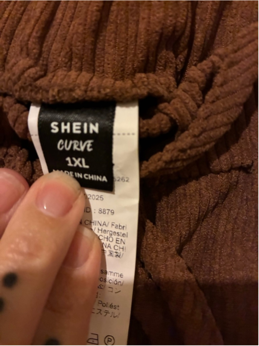 SHEIN Plus Brown Corduroy Shorts with Red Rose Embroidery 1X - Picture 4 of 4